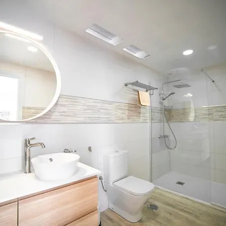 Whitney Puerto del Carmen (Lanzarote)